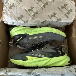 Under Armour Scramjet 6 Sneakers Kids Size 6